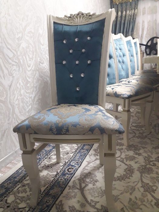 Mehmonxona uchun stol sutul