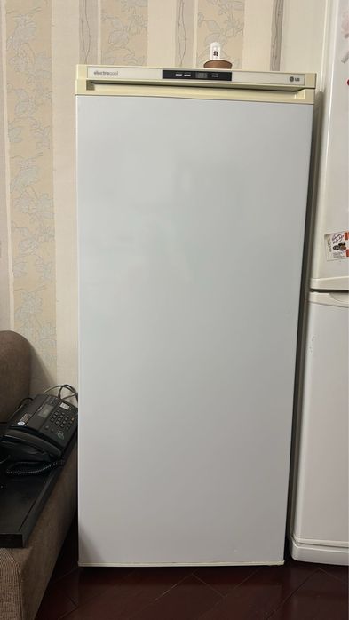 Морозильник продам
