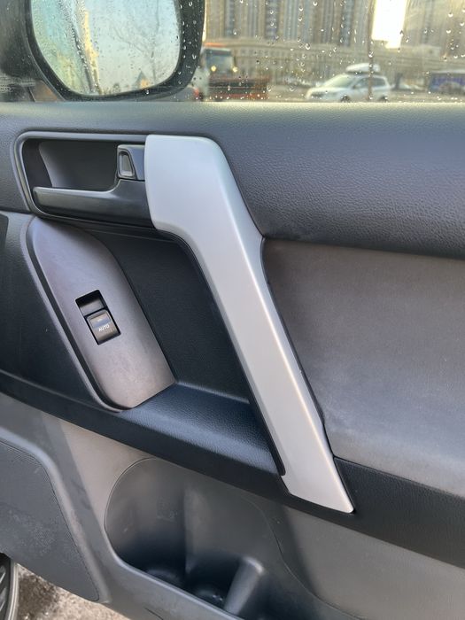 Не араб. Европеец.