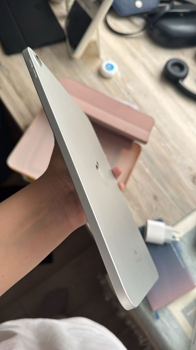 Продам iPad 10 64гб звоните