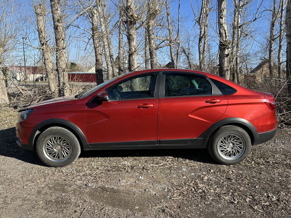 Продам Весту кросс