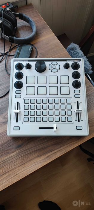 Livid Electrix Tweaker DJ MIDI-контроллер
