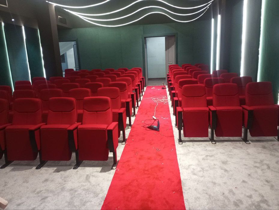 Konferensiya, teatr va akt zallari uchun kreslolar sotiladi