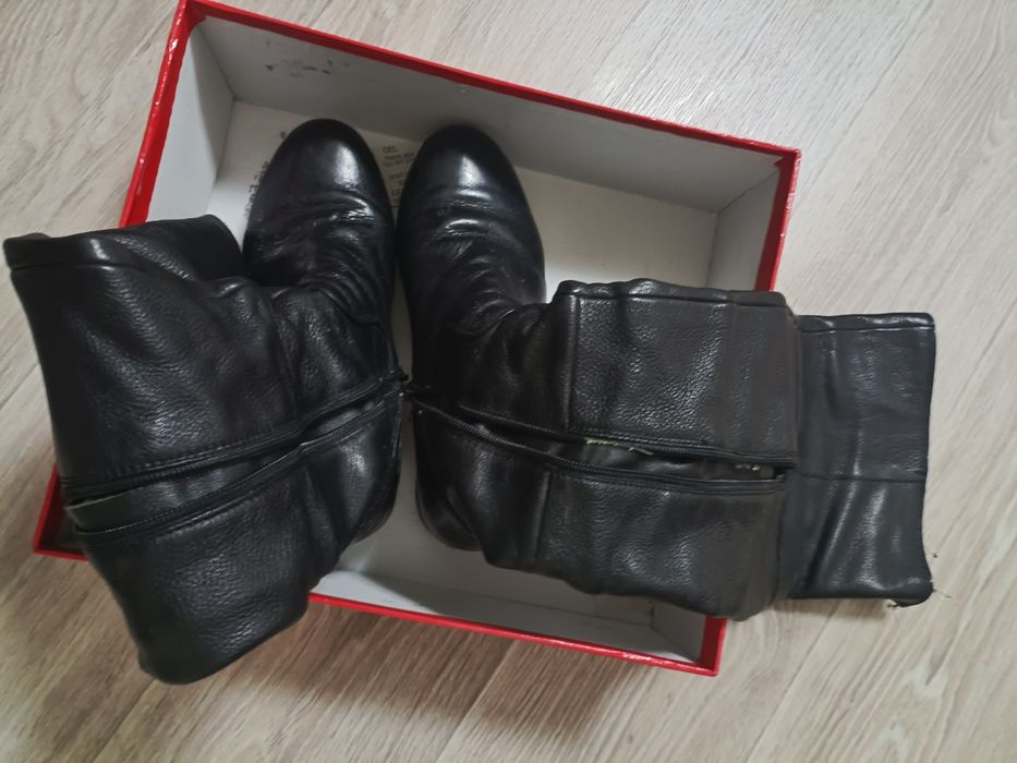 Продам зимние женские сапоги