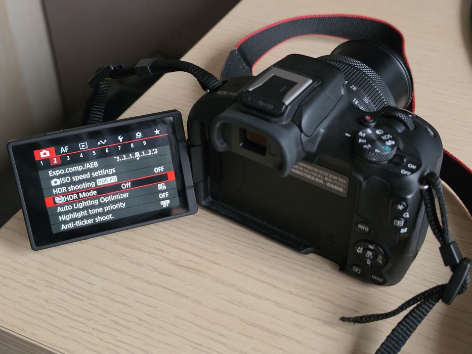 Canon Eos R50 с обектив RF-S 18-45mm f/4.5-6.3 и карта 128GB