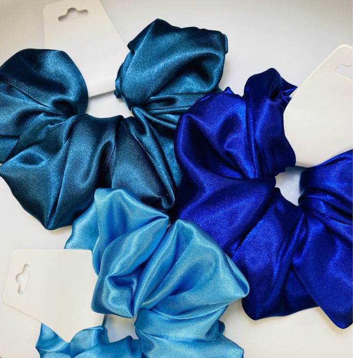 Обемно скрънчи от сатен