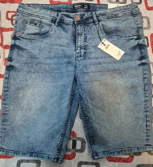 Blugi scurti, barbatesti, Cropp, croiala Skinny, marimea 38 (XXL) noi cu eticheta