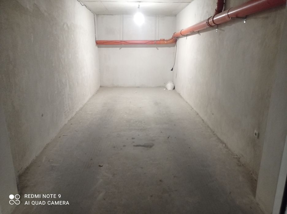 Дава се под наем Гараж / Паркомясто в Варна, Колхозен пазар - 23 кв.м за 180 € - Снимка #1