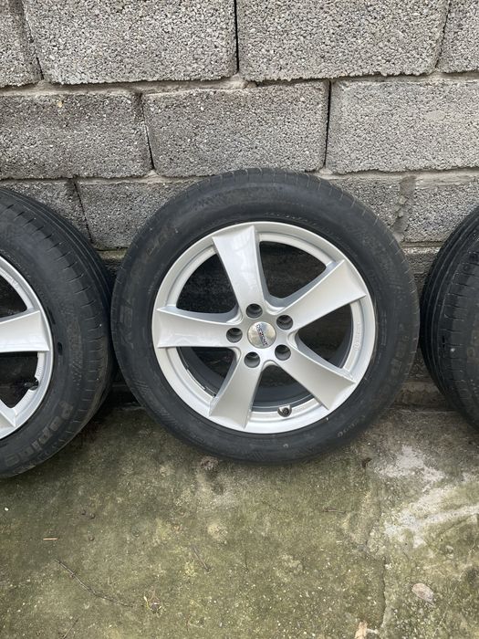 Летнии Шины с дисками KAPSEN 225x55xR17.