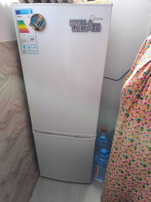 Холодильник продам цена договорная