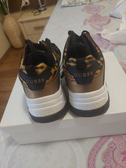 Guess оригинални сникърси.