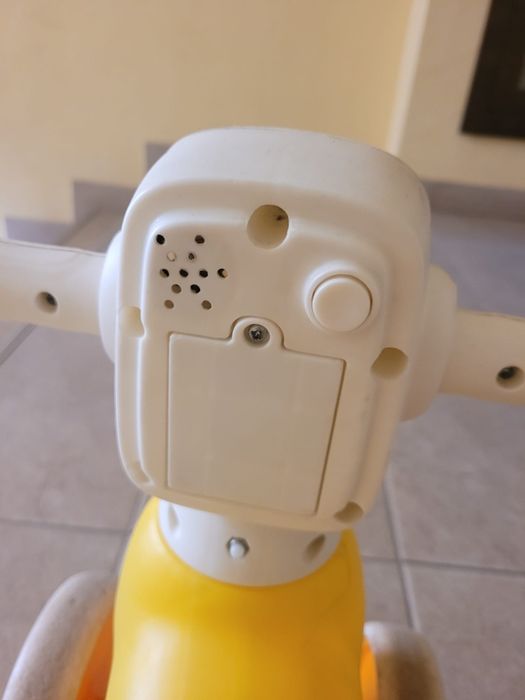 Vand tricicleta echilibru cu 4 roti cu melodii. Doar in Reșița, nu livrez prin curier sau OLX.