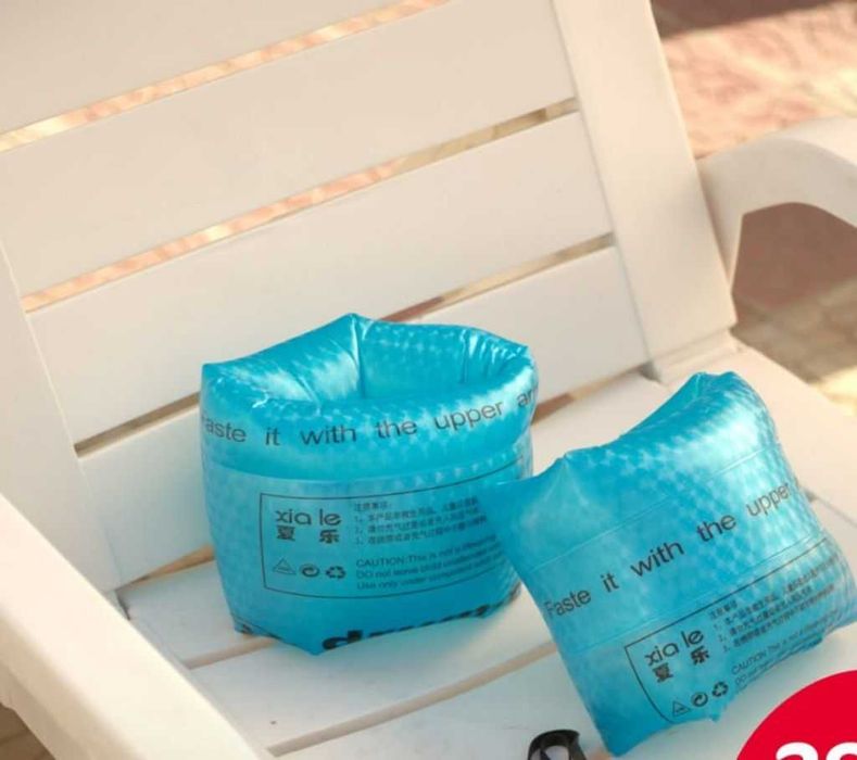 Продаются детские надувные жилеты