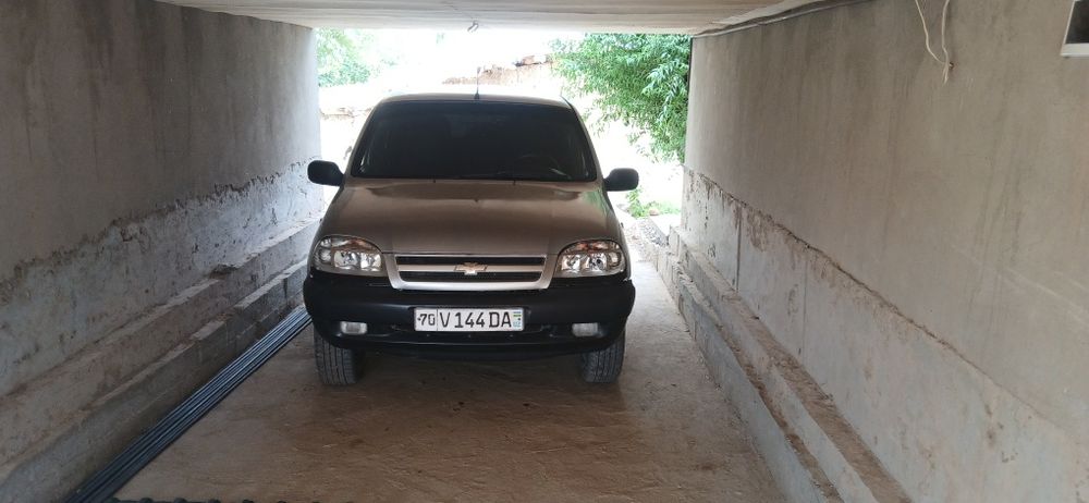 Chevrolet Niva 21230