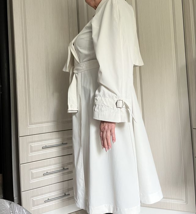 плащ женский молочного цвета