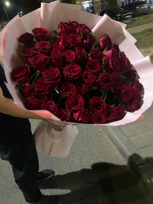 Розы  красные по акций . Астана