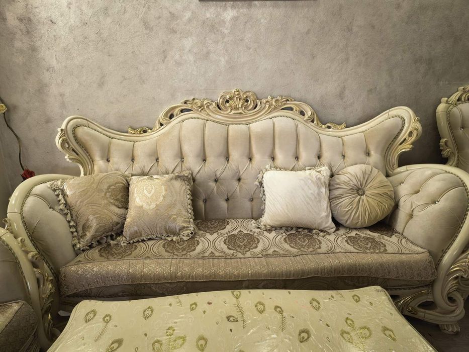 Холна гарнитура  и трапеза маса почти нова