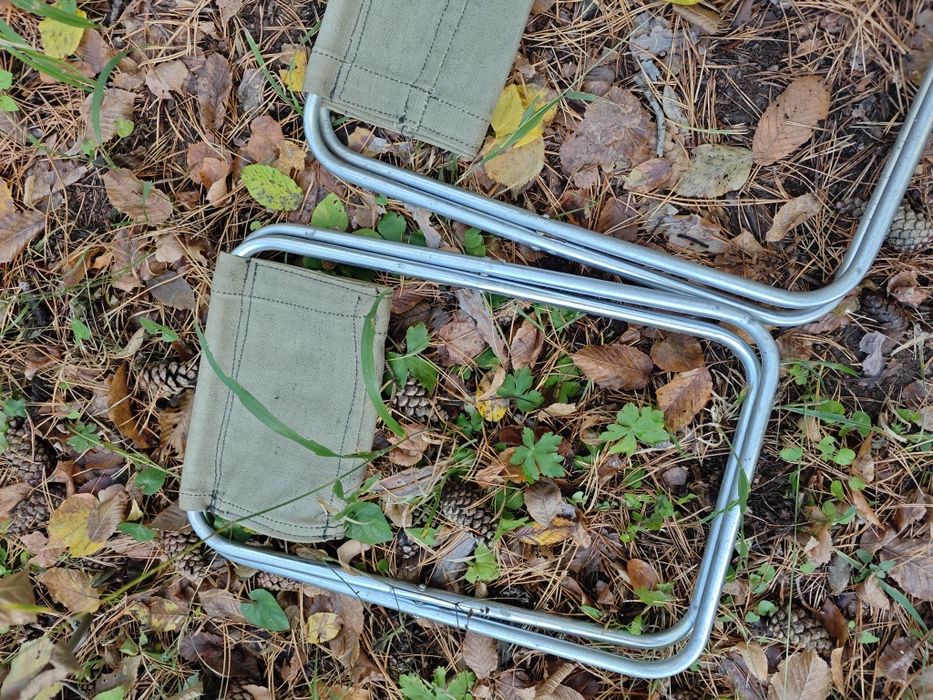 Продавам походно легло и два стола