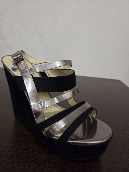 Продам босоножки бренда BLINK