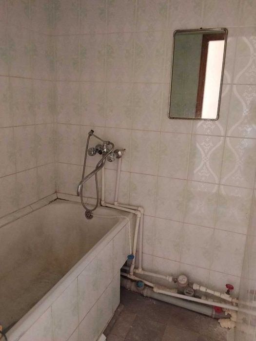 2 хона 5 этаж  шарк бозорча    Сотилади   Ижарагга бериллия 2300