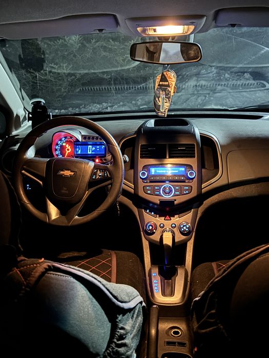 Машина шевроле авео