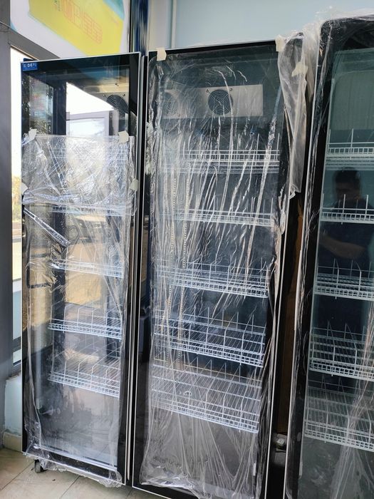 АКЦИЯ !!! Продаются витринние холодильники.