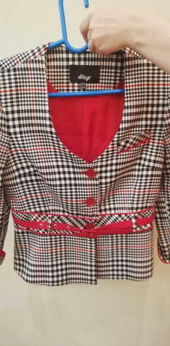 Продам женский костюм новый