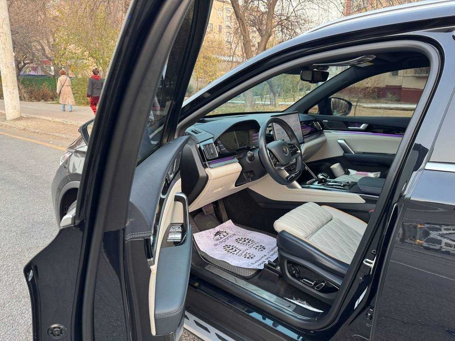 BYD TANG EV  full 4 WD, 4.4 сек, 2 dual мотор, black, пробег 31500