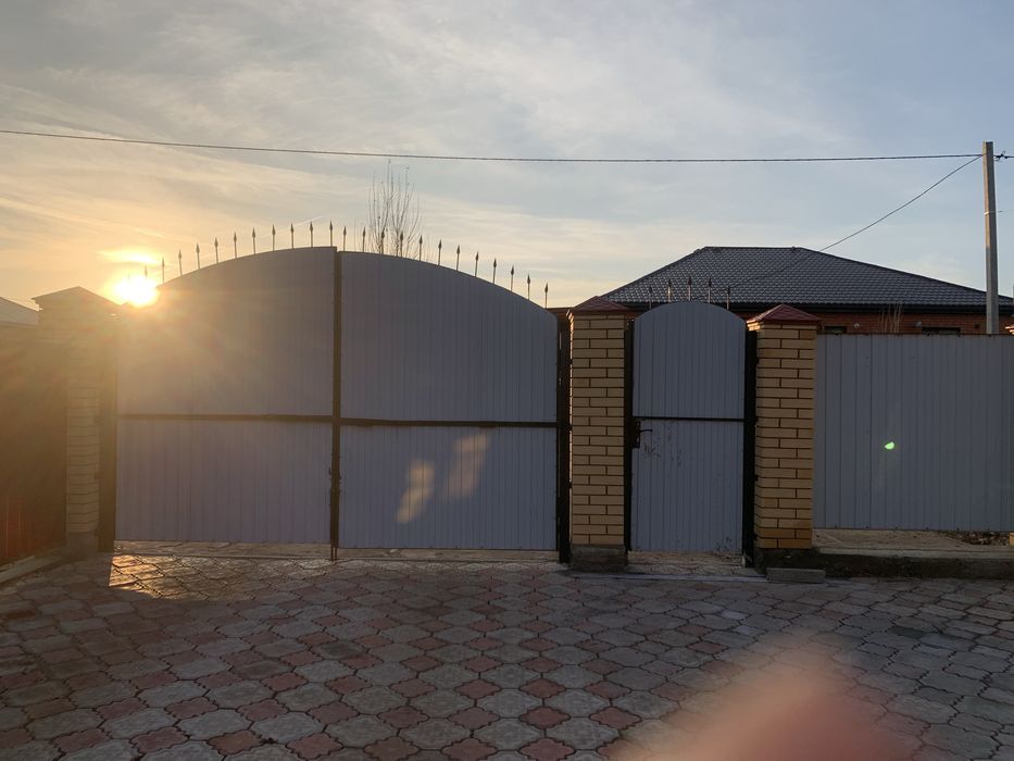 Ворота для частного дома из проф листа