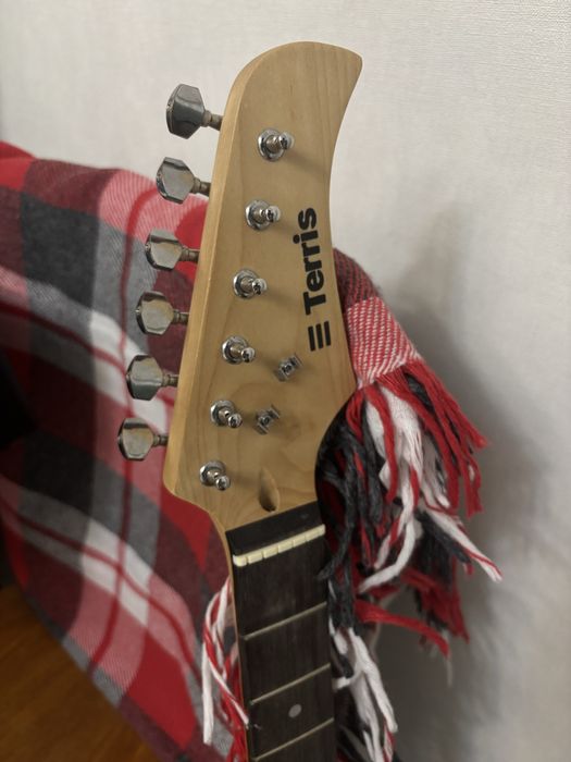 Электрогитара Terris (Strat-тип)