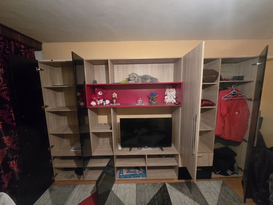 Vând mobila de sufragerie