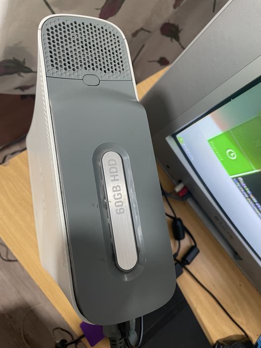 Продам Xbox 360 + Диски. PS2-ПРОДАН!!! Цена за всё: 41000