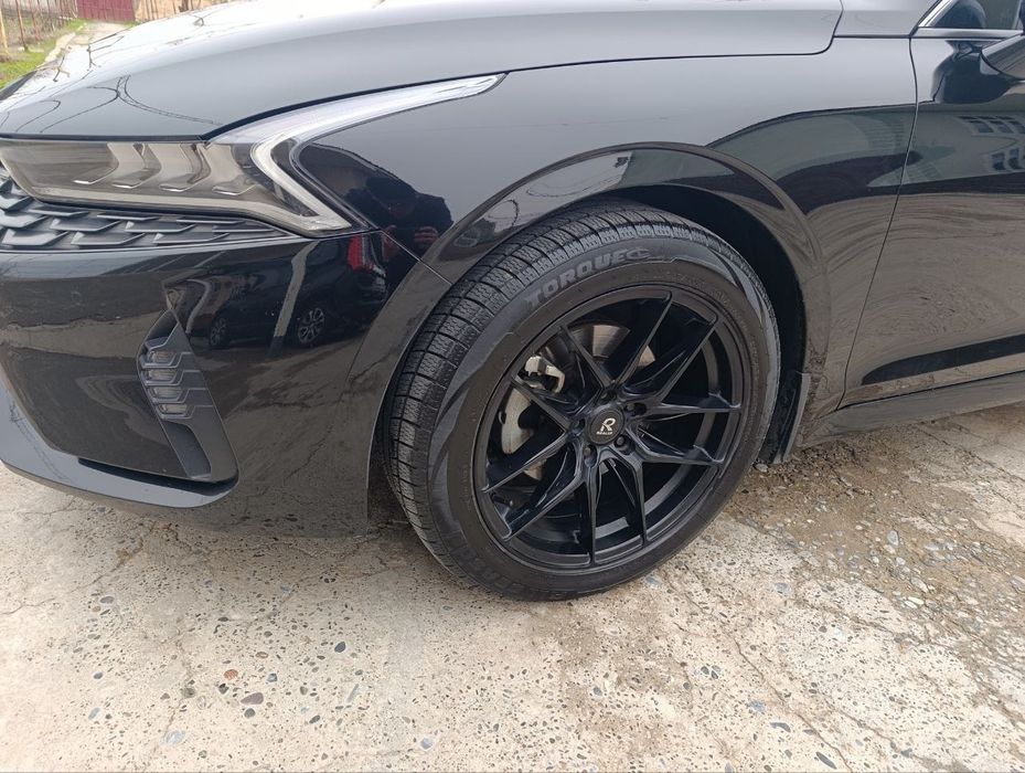 Kia K5 srochni sotiladi