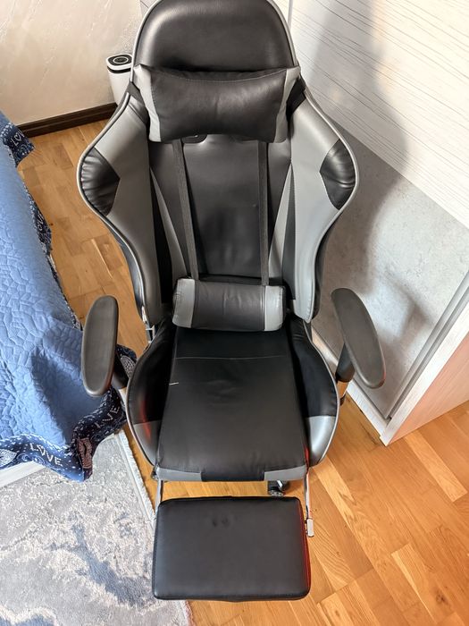 Vand scaun de gaming pentru birou