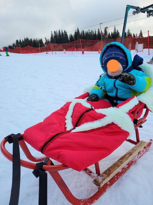 Vând sanie cu husa calduroasa