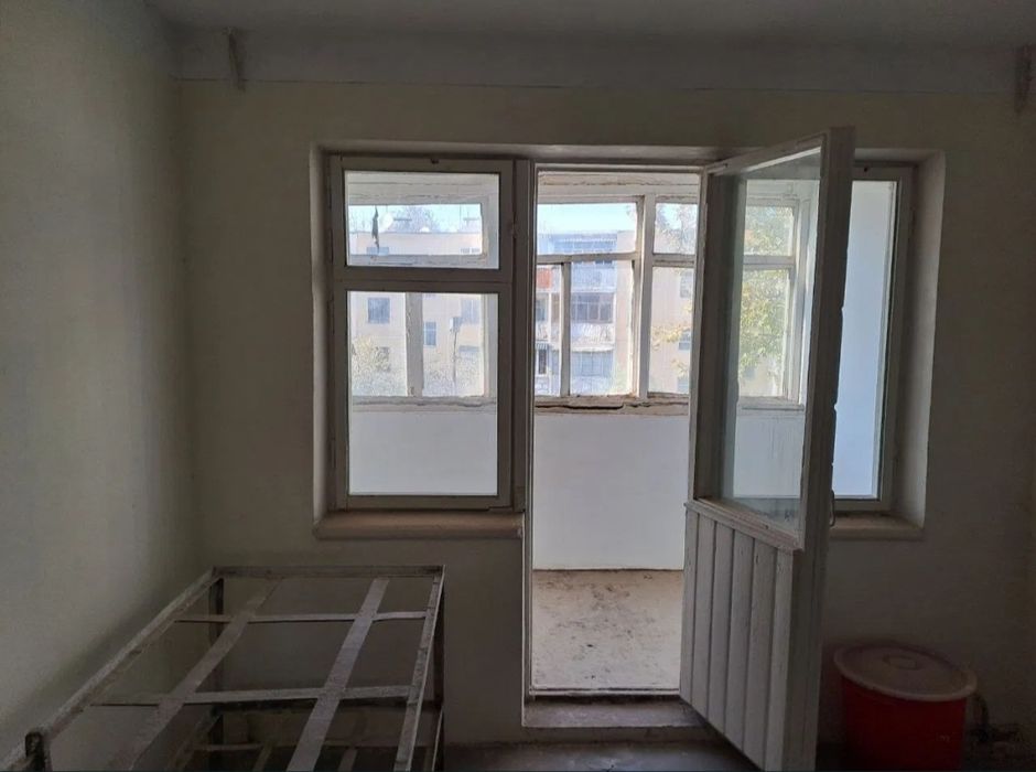 Квартира сотилади 2 хонали 3 этажда Мустакиллик 12а