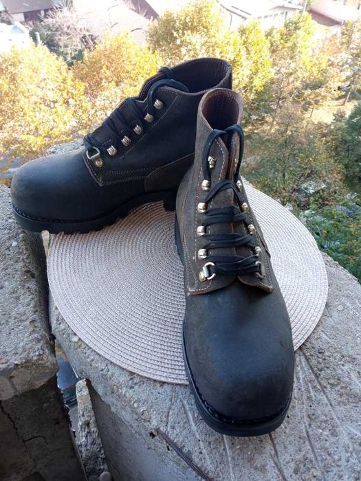 Bocanci montani piele noi, marimea 41 (26 cm)