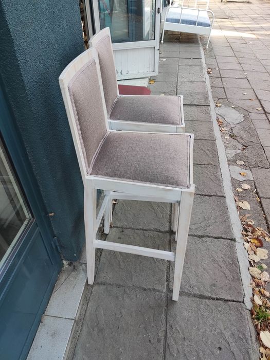 Два реставрирани бар стола