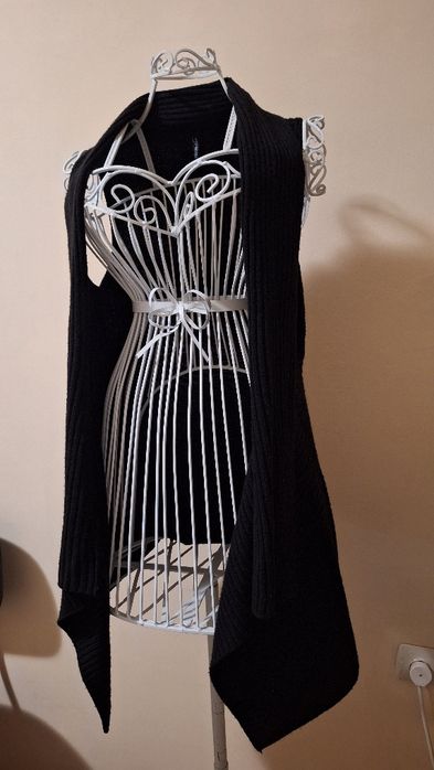 Интересен Дамски Черен Елек Асиметрия - S /M