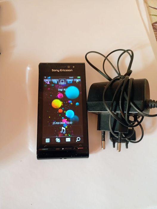 Sony Ericsson u1i cu încărcător original ( decodat, lipsă capac bateri