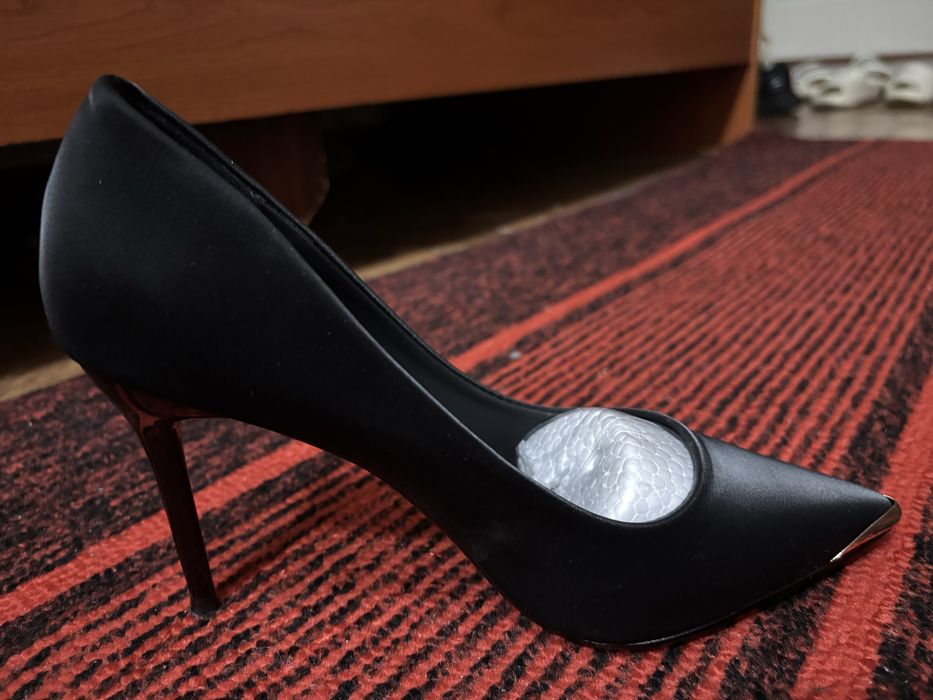 Новый туфли (черный, 36 р)