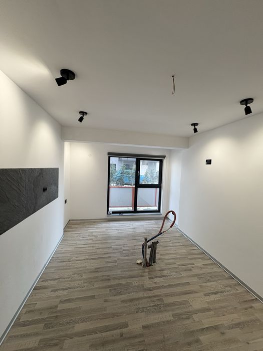 Spatiu comercial nou
