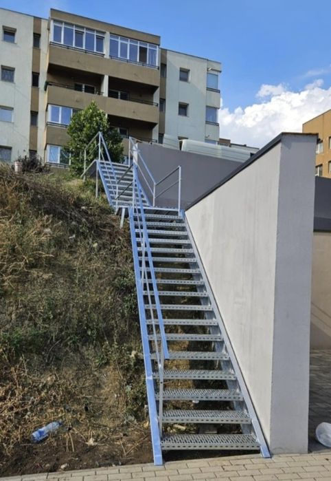 Scări metalice zincate