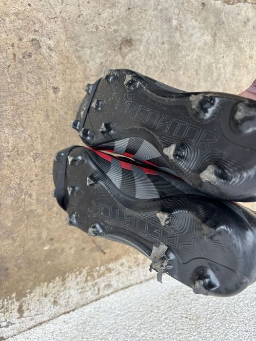Vând ghete de fotbal Adidas Predator black mărimea 44,preț fix 250 ron
