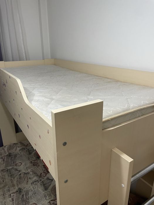 Двухъярусная кровать-диван