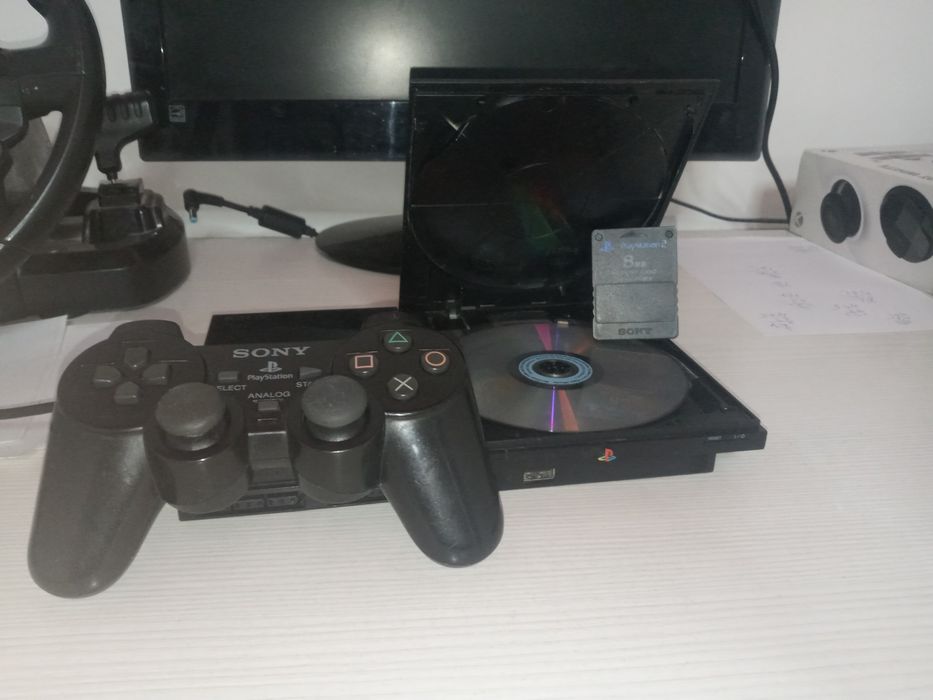 Прадаю пс 2 игры есть