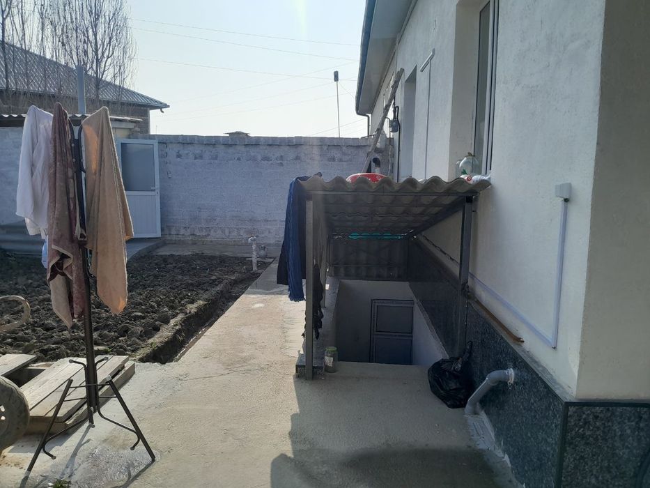 Uy sotiladi Oqqo'rg'on