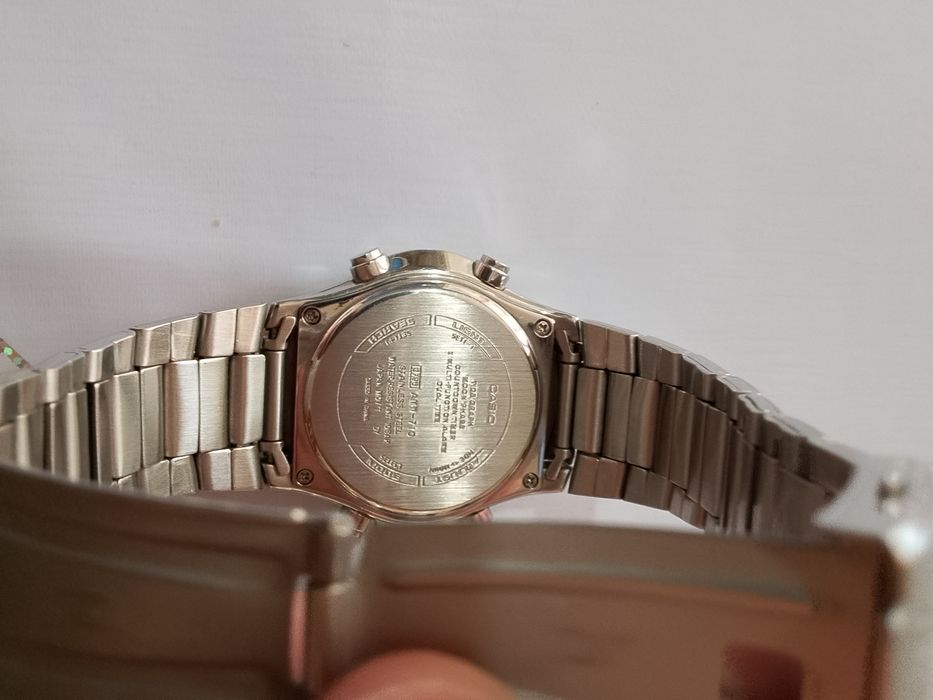 Часы Casio AMW-710.