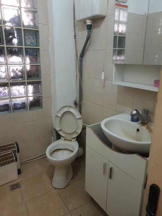 Inchiriez camera in vila