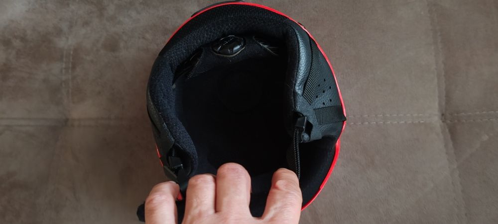 Детска ски каска Uvex